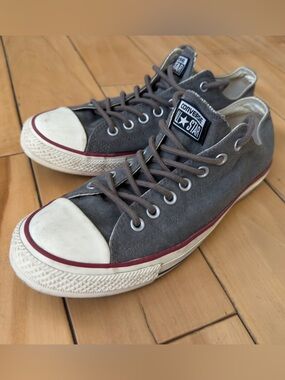 Converse Classic Men’s Low Top Sneakers in Charcoal Gray with Red Trim